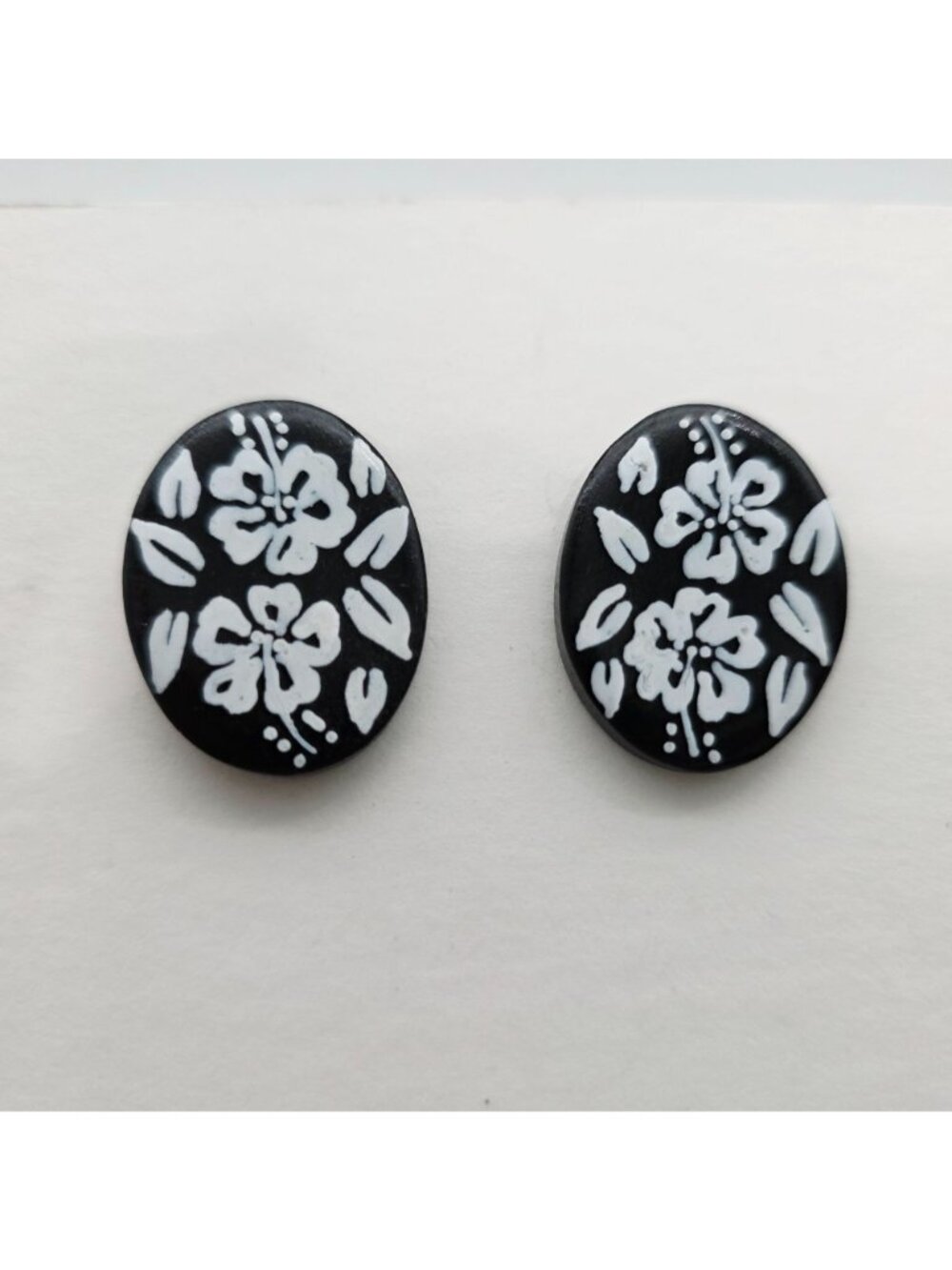 Hand-Painted Floral Black & White Wooden Stud Earrings Oval Shape Lightweight - Picture 2 of 5